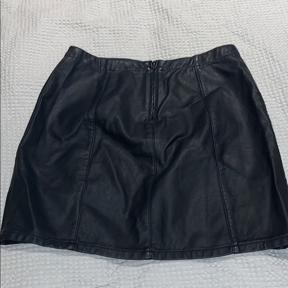 Forever 21 faux leather mini skirt - Picture 2 of 3